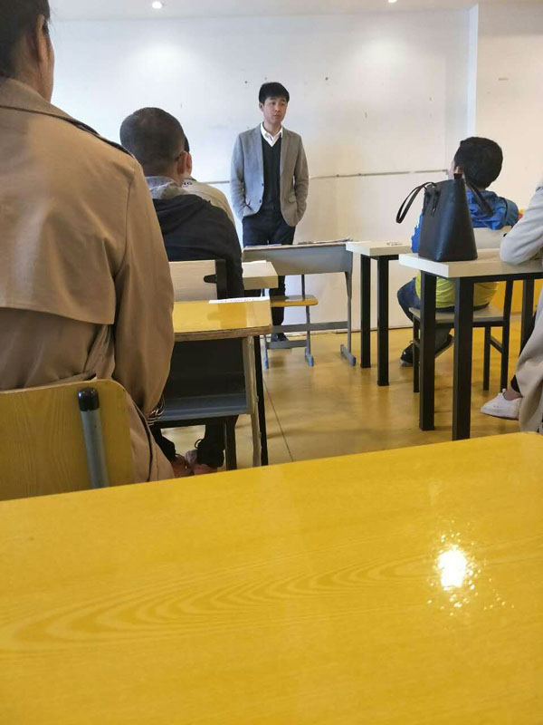 员工参加招聘笔试.jpg 员工参加招聘笔试.jpg