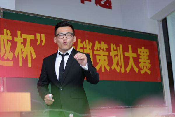 选手的激情演讲.JPG 选手的激情演讲.JPG