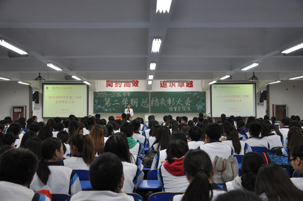 1 韩老师主持.JPG 1 韩老师主持.JPG