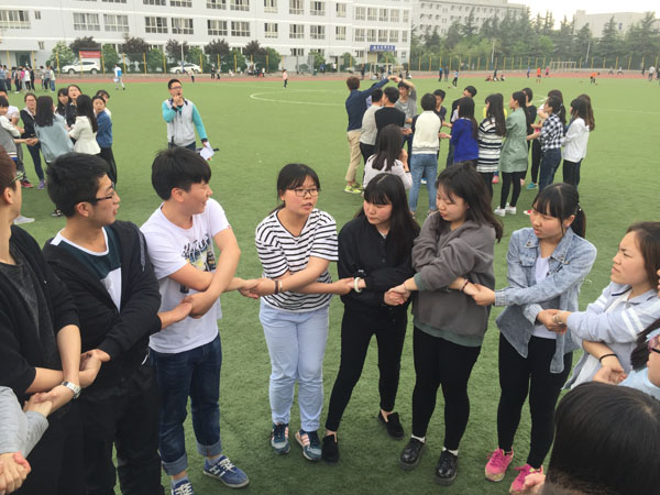 手手接力.jpg 手手接力.jpg