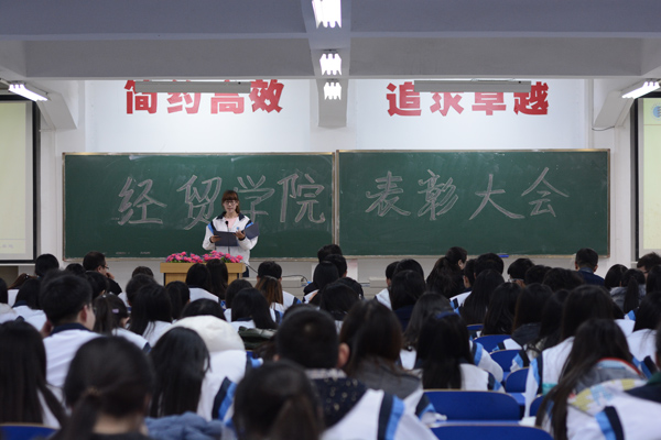 员工代表发言之二.JPG 员工代表发言之二.JPG