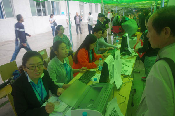 老师介绍学院.JPG 老师介绍学院.JPG
