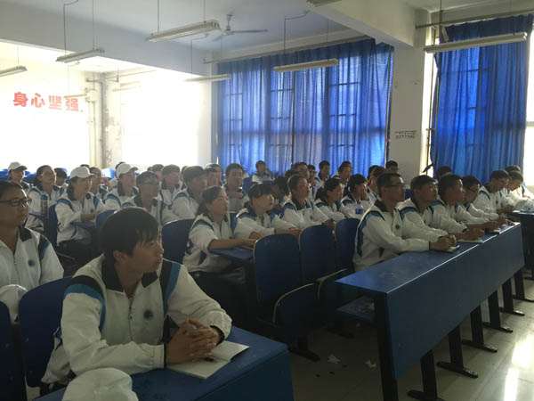 经贸学院15级袁美.JPG