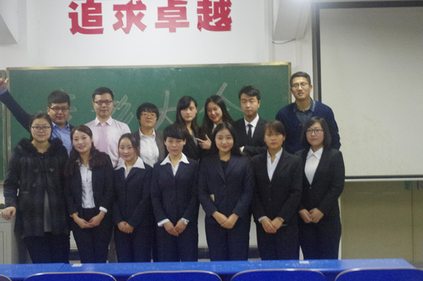 经贸学院部分教师合影.JPG 经贸学院部分教师合影.JPG