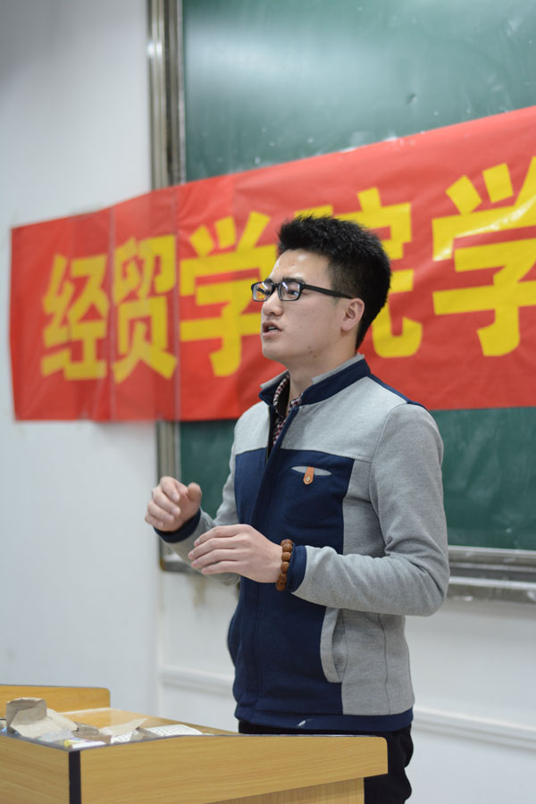 高年级班干部发言.JPG 高年级班干部发言.JPG
