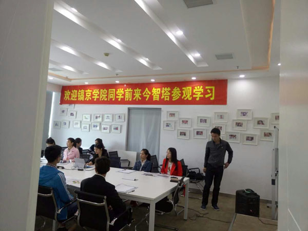 在今智塔的宣讲.jpg