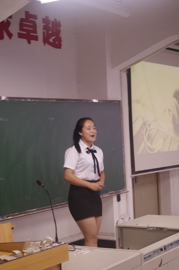 国贸1401班员工代表激情演讲.JPG 国贸1401班员工代表激情演讲.JPG